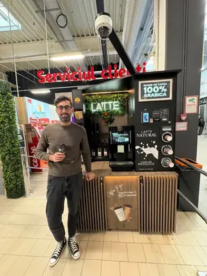 Cafenea Latte în locație reală de partener (1)