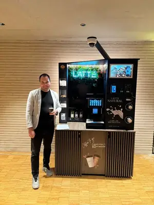 Cafenea Latte în locație reală de partener (3)