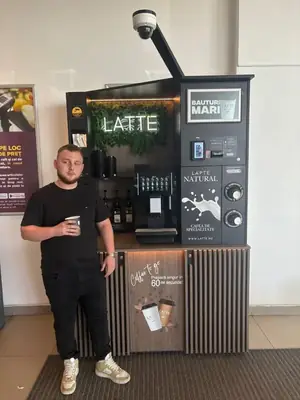 Cafenea Latte în locație reală de partener (4)