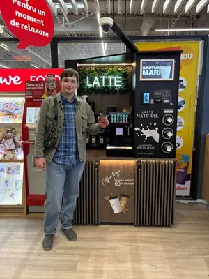Cafenea Latte în locație reală de partener (7)