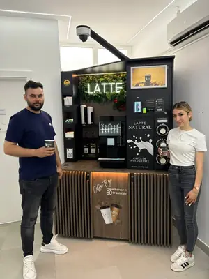 Cafenea Latte în locație reală de partener (9)