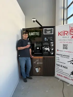Cafenea Latte în locație reală de partener (10)