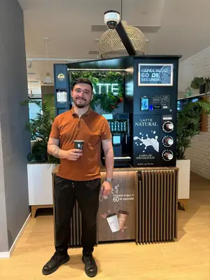 Cafenea Latte în locație reală de partener (12)
