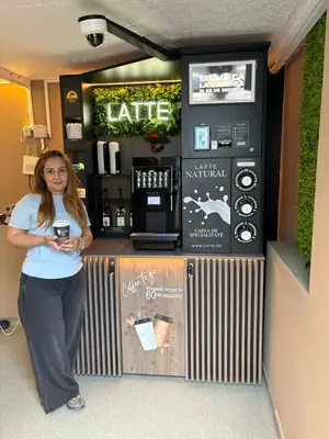 Cafenea Latte în locație reală de partener (13)