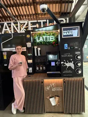 Cafenea Latte în locație reală de partener (15)