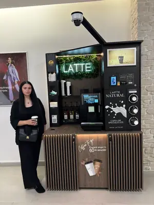 Cafenea Latte în locație reală de partener (16)