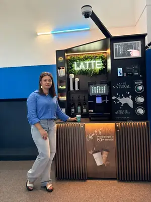 Cafenea Latte în locație reală de partener (18)