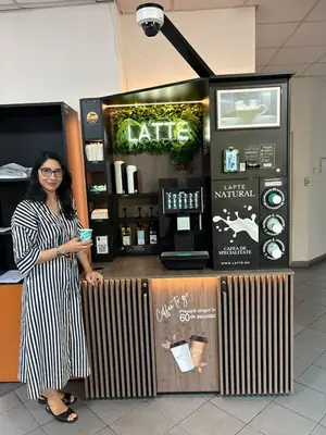 Cafenea Latte în locație reală de partener (19)