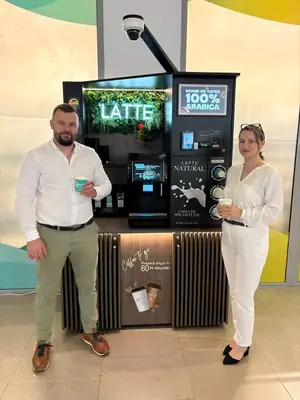 Cafenea Latte în locație reală de partener (26)