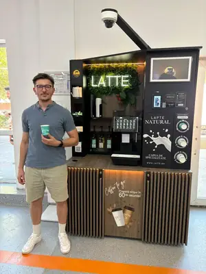Cafenea Latte în locație reală de partener (28)