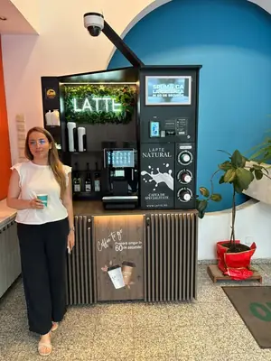 Cafenea Latte în locație reală de partener (30)