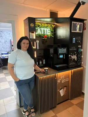 Cafenea Latte în locație reală de partener (31)